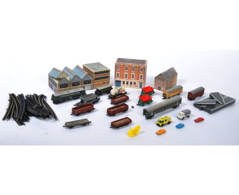 A collection of assorted N gauge model railway train set items to include a Lima E410001 diesel locomotive, 12x assorted roll
