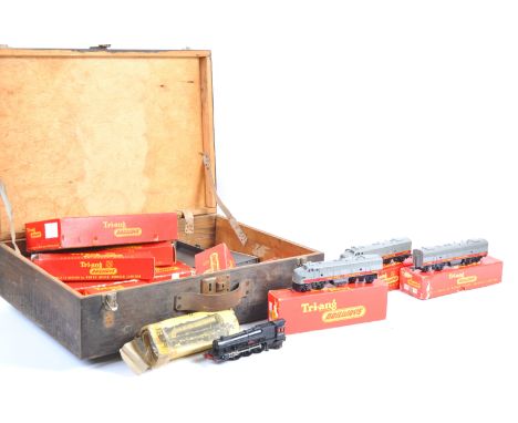 A collection of assorted vintage Hornby Tri-Ang / Triang Railways 00 gauge model railway trainset rolling stock and boxed ite