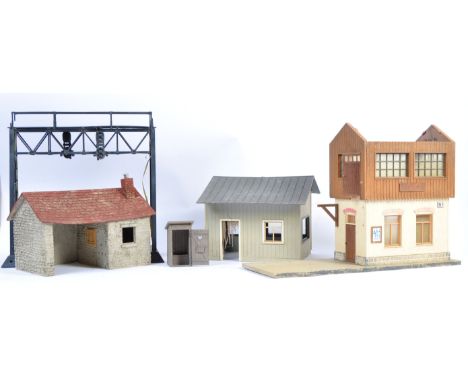 A collection of 5x assorted G scale garden model railway train set plastic kit buildings comprising a wooden and stone two ti