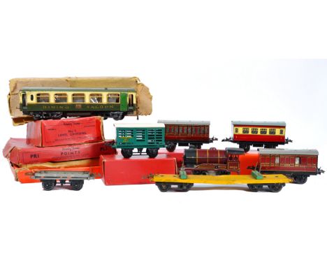 A good collection of assorted original vintage Hornby Trains 0 Gauge model railway train set items comprising; 5600 clockwork