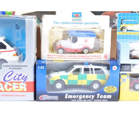 A large collection of 40x assorted boxed scale diecast models to include: Oxford Diecast, Corgi, Cameo, Matchbox Models Of Ye