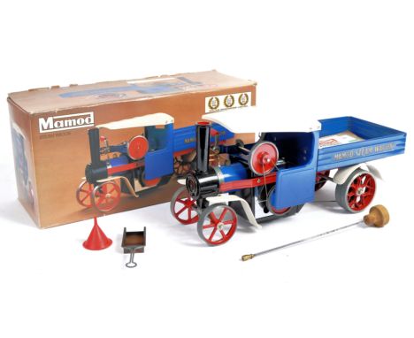 An original vintage Mamod boxed live steam model SW1 ' Steam Wagon Traction Engine ' complete in original box. Appears little