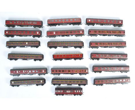 A collection of approx 20x assorted 00 gauge model railway train set coaches / carriages to include Lima, Hornby, Airfix, Tri