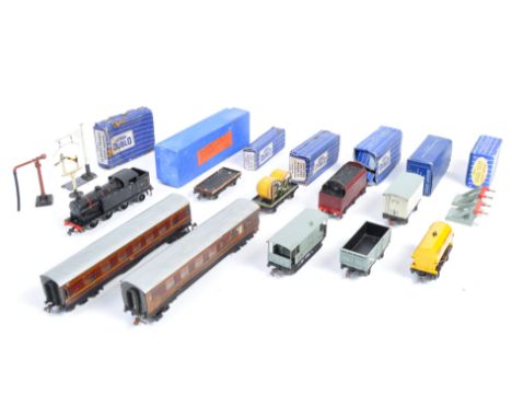 A collection of original vintage Hornby Dublo 00 gauge model railway items to include a boxed EDL17 BR Tank Locomotive, 10x m