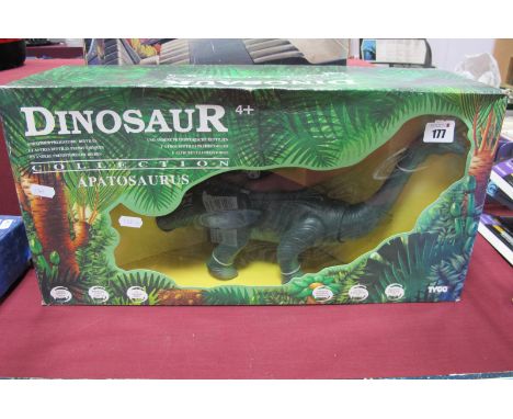 A Tyco 1:24th Scale Plastic Model Apatosaurus 'Dinosaur Collection', boxed.