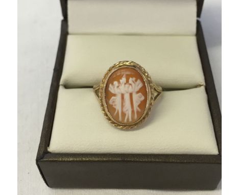 Ladies hallmarked 9ct gold cameo dress ring carved with the 3 muses. Size M. Weight approx 2.9g.