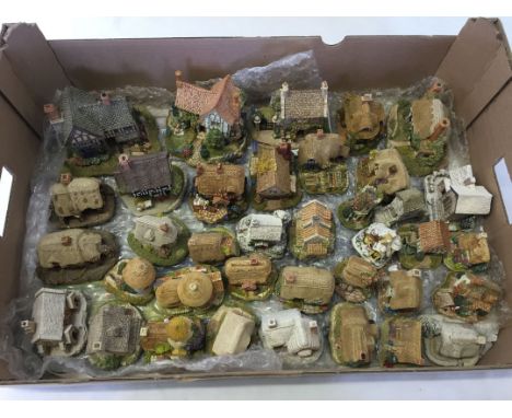 A box of 37 Lilliput Lane ornaments to include: Hampton Manor, Lane Lane, Little Smithy & Cabbage Patch Corner.