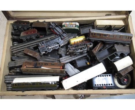 Twin Trix tin plate railway carriages, engine, track etc. in suitcase