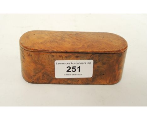 19th Century oval amboyna snuff box with hinged cover