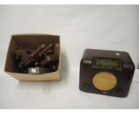 Small quantity of miscellaneous antique woodworking tools, together with a Bakelite cased valve radio
