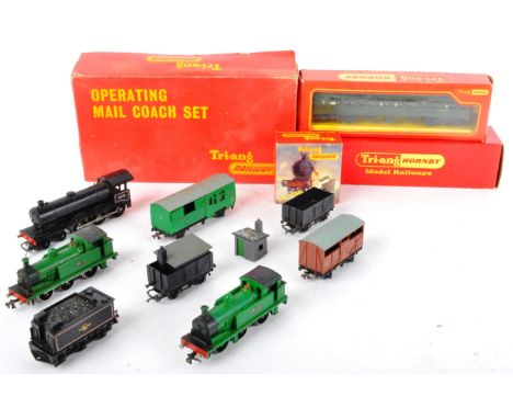A collection of assorted Hornby Triang / Tri-ang 00 gauge model railway trainset locomotive items to include; R.150 Class B12