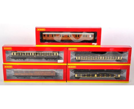 A collection of x5 boxed Hornby made 00 gauge model railway trainset locomotive coaches / carriages to include; x2 R4669 GWR 