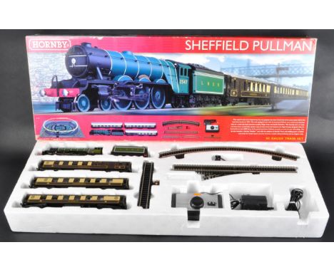 An original Hornby 00 gauge model railway trainset locomotive engine set No. R1135 ' Sheffield Pullman '. The set containing 