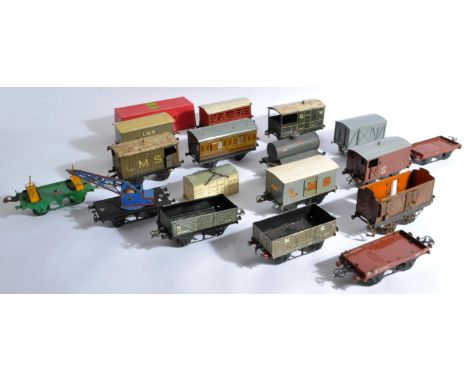 A collection of x16 original vintage Hornby Series 0 gauge model railway trainset locomotive wagons and rolling stock. Exampl