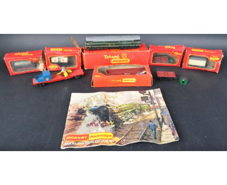 A collection of vintage Tri-ang / Triang 00 gauge model railway trainset locomotive and rolling stock items to include R.357 