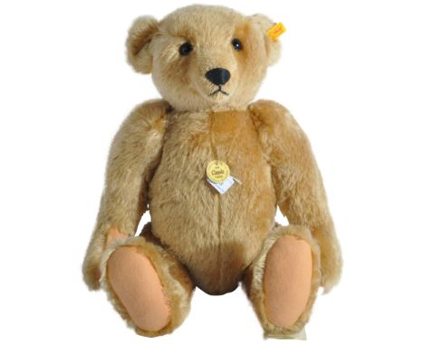 An original German Steiff made Classic Series soft toy teddy bear 000256 Classic 1906 replica. The bear having golden mohair,