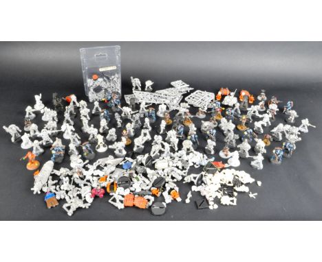 A large collection of approx 100x assorted vintage Games Workshop Warhammer 40K 40000 and Gothic models to include a large qu