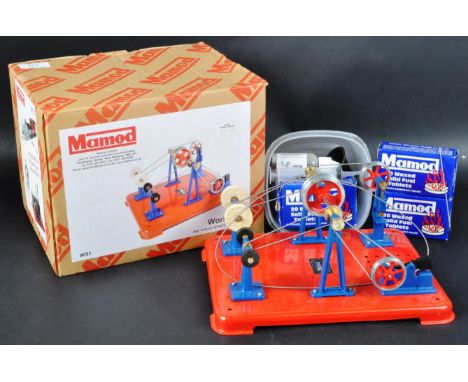 An original vintage Mamod Live Steam Traction Engine WS1 Workshop Unit and Tools for Live Steam Models. The model having 4 mi