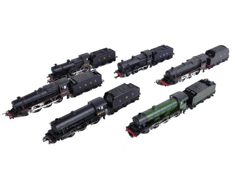 A collection of x6 assorted Hornby, Bachmann, Airfix and Mainline 00 gauge model railway trainset locomotive engines. Example