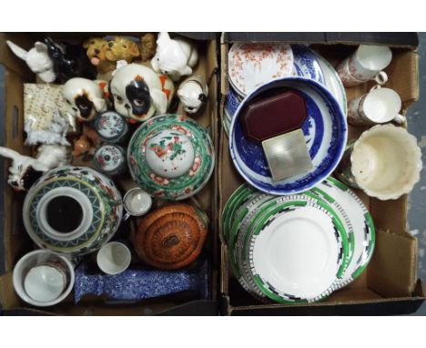 A mixed lot of ceramics to include Crown Devon, Asian jars, blue and white ceramics and twenty pieces of Alfred Meakin Medina