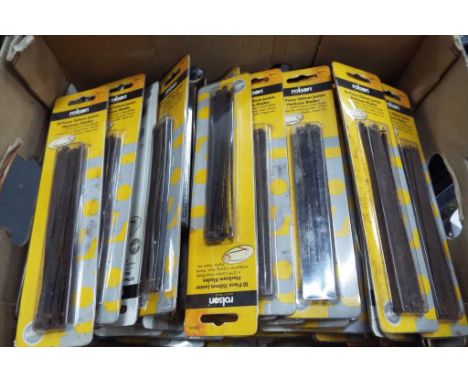 Retail Stock - Approximately 1000 junior hacksaw blades. Est £15 - £20