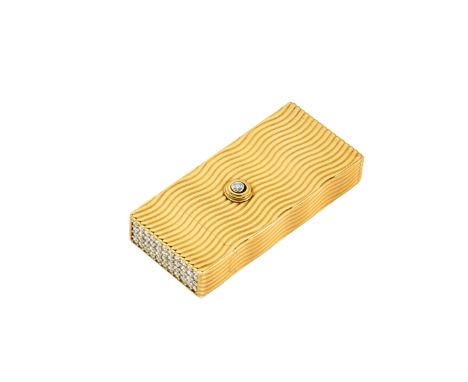 Kutchinsky. An 18ct gold diamond set lighter Wave pattern case and brilliant cut diamond set cover  6.7cm length  (VAT charge