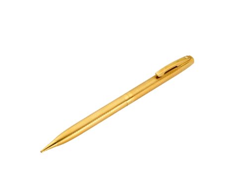 Sheaffer. An 18ct gold propelling pencil  Engine turned decoration and vacant cartouche, London hallmarks, 1968 12.7cm length