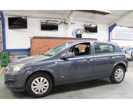 Make &amp; Model: Vauxhall Astra Life 16VDate of Reg: PK59 FTFColour: Bluecc: 1364MoT: 22-11-2022Fuel Type: PETROLMileage: 92