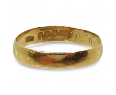 An 18ct gold Glasgow 1890 hallmarked wedding ring, size N1/2, weight 1.7gms Condition Report:Available upon request