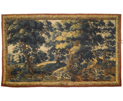 GROSSE VERDUREFrankreich, 18. Jh.Laubwald-Landschaft in Blumen- und Blätterbordüre.274 x 460 cm.Restaurationen und Fehlstelle
