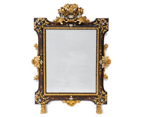 SELTENER PRUNKSPIEGELBarock, Venedig, 18. Jh.Holz geschnitzt in Form von Voluten, Blumen und Blättern sowie teils vergoldet. 