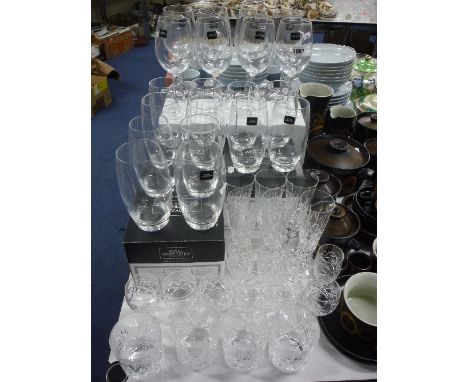VARIOUS CUT/CLEAR GLASSES, to include boxed Royal Worcester wines and tumblers