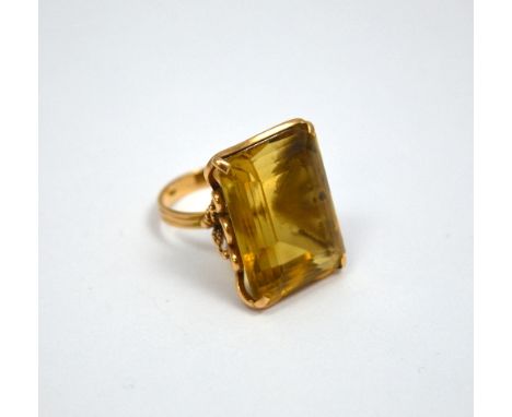 A DRESS RING, with large rectangular shape citrine, with rope twist detail to the bevelled shank, hallmarks rubbed, ring size