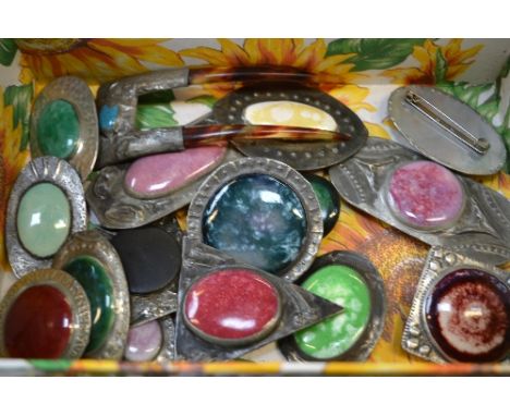 A BOX OF CERAMIC AND WHITE METAL BROOCHES