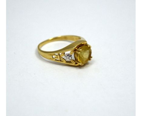 A 9CT GOLD CITRINE RING, the central circular citrine, with fancy decorative tapered shank, hallmarks for Birmingham, ring si