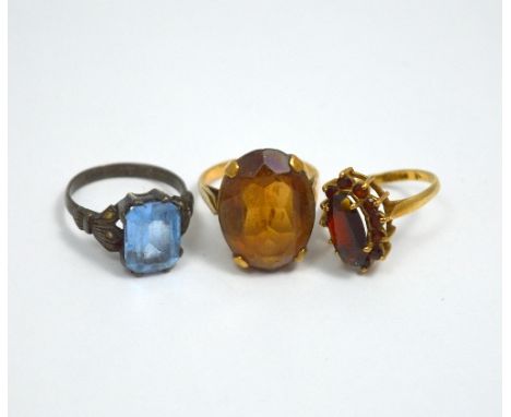 THREE DRESS RINGS, to include a 9ct gold citrine ring, a garnet cluster ring and a blue paste ring