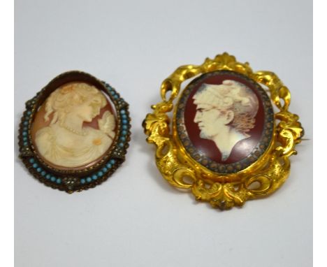 TWO ITEMS OF JEWELLERY, to include a ceramic cameo within a scrolling mount and vacant back panel, with a further cameo brooc