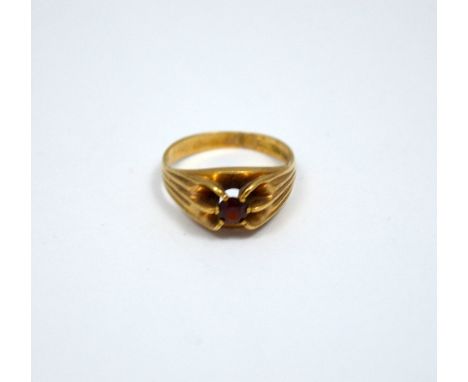 A 9CT GOLD RING, with central garnet to the fancy tapered sides, hallmarks for Birmingham, ring size Q