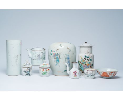 Full title: A varied collection of Chinese famille rose and qianjiang cai porcelain, 19th/20th C.Description: H 27,4 - 6,1 cm