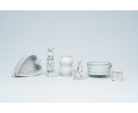 Full title: Six monochrome white Delftware pieces, The Netherlands and France, 18th/19th C.Description: H 18,1 - 5,7 cm (the 