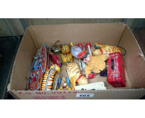 Quantity of vintage and modern tinplate clockwork toys
