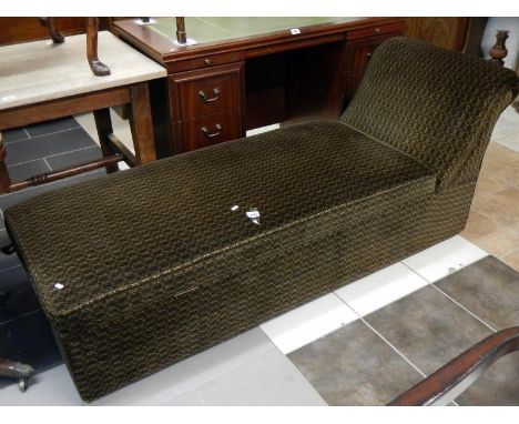 Edwardian day bed in plush material