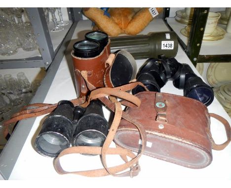 4 pairs of vintage binoculars and a gunsight