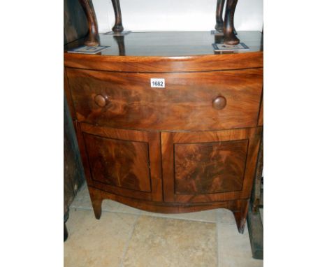 A Georgian mahogany chest commode