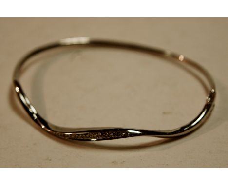 A modern 9ct white gold and diamond point set hinged bangle Condition Report / Extra Information 5.8g