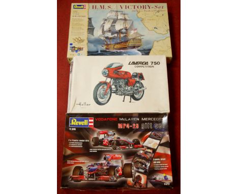 A collection of assorted boxed unbuilt plastic kits to include; Revell 1.24 scale Vodafone McClaren Mercedes E4/25 gift set, 