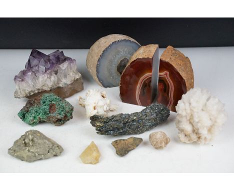 Collection of crystals &amp; minerals to include amethyst, quartz, etc 