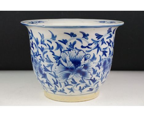 Oriental blue &amp; white ceramic planter with floral decoration, approx 21cm high 