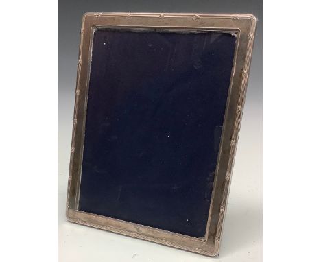An Elizabeth II silver rounded rectangular easel photograph frame, the aperture 19.5cm x 14.5cm, Sheffield 2000 