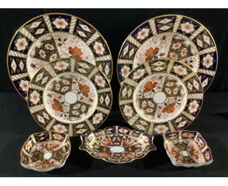 A pair of Royal Crown Derby Imari 2451 pattern side plates, a pair of 2451 tea plates, a pair of square trinket dishes, an ov